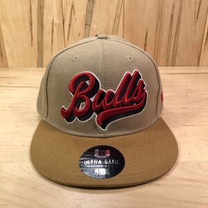 CHICAGO BULLS SNAPBACK HAT Tan Brown Flat Bill Script Logo Ultra Game Men NEW$40
